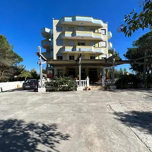  Hostel Garden Albania